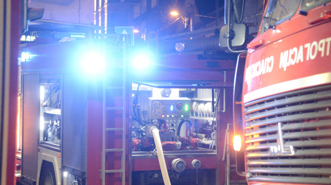 Požar u Nišu: Povređeno šest osoba, među njima četvoro dece