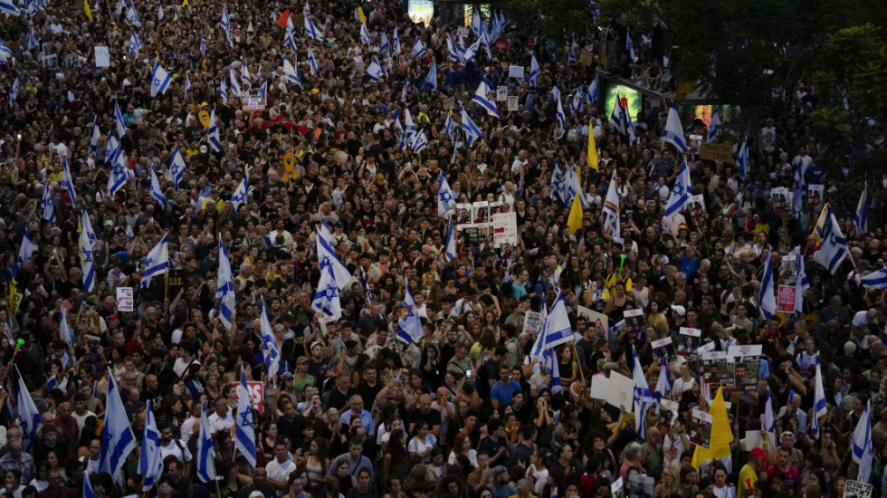 (FOTO/VIDEO) Američki novinar se zapalio na propalestinskim demonstracijama: Akt posvetio ubijenoj deci Gaze