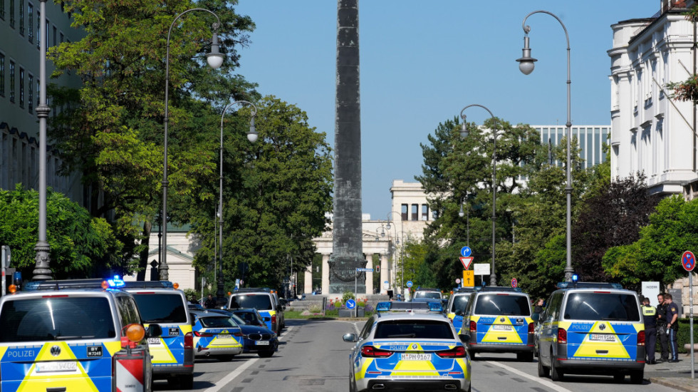 Žena izbola nožem dvojicu tinejdžera u biblioteci u Dizeldorfu, jedan teže povređen