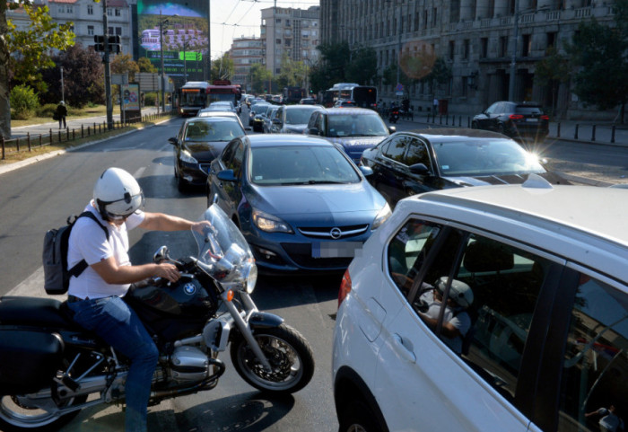 Automobil udario policajca u Takovskoj ulici, sa povredama prevezen u Urgentni centar