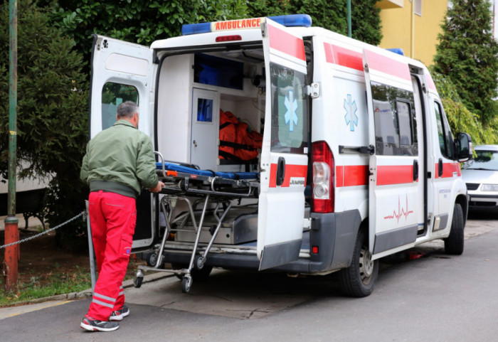 (FOTO) Saobraćajna nesreća kod Kljajićeva: Sudar kamiona i automobila, poginula žena