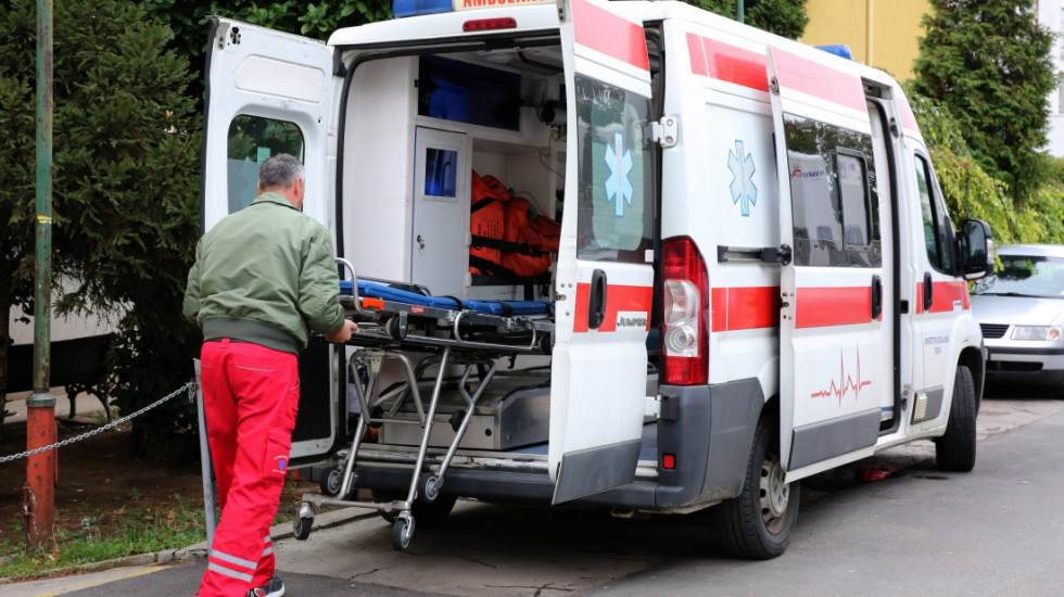 Automobil udario devojčicu (12), prevezena na dijagnostiku u Tiršovu