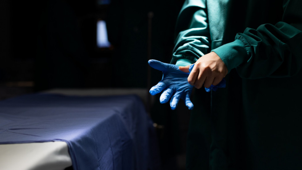 Kineski hirurzi prvi put uspešno transplantirali svinjsko plućno krilo kod čoveka