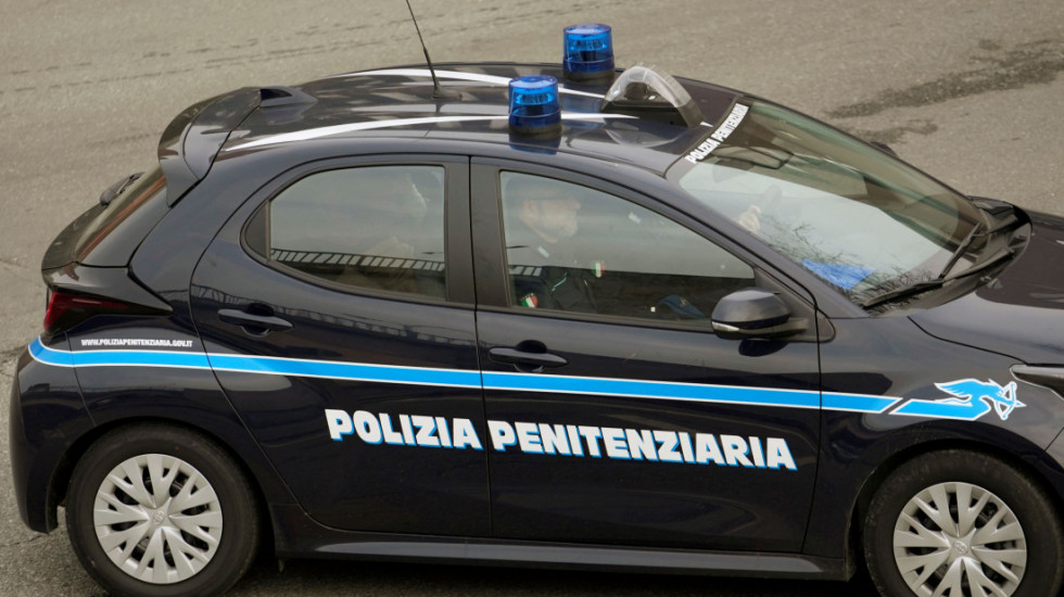 Srušila se dvospratnica u Napulju, poginulo dvoje dece