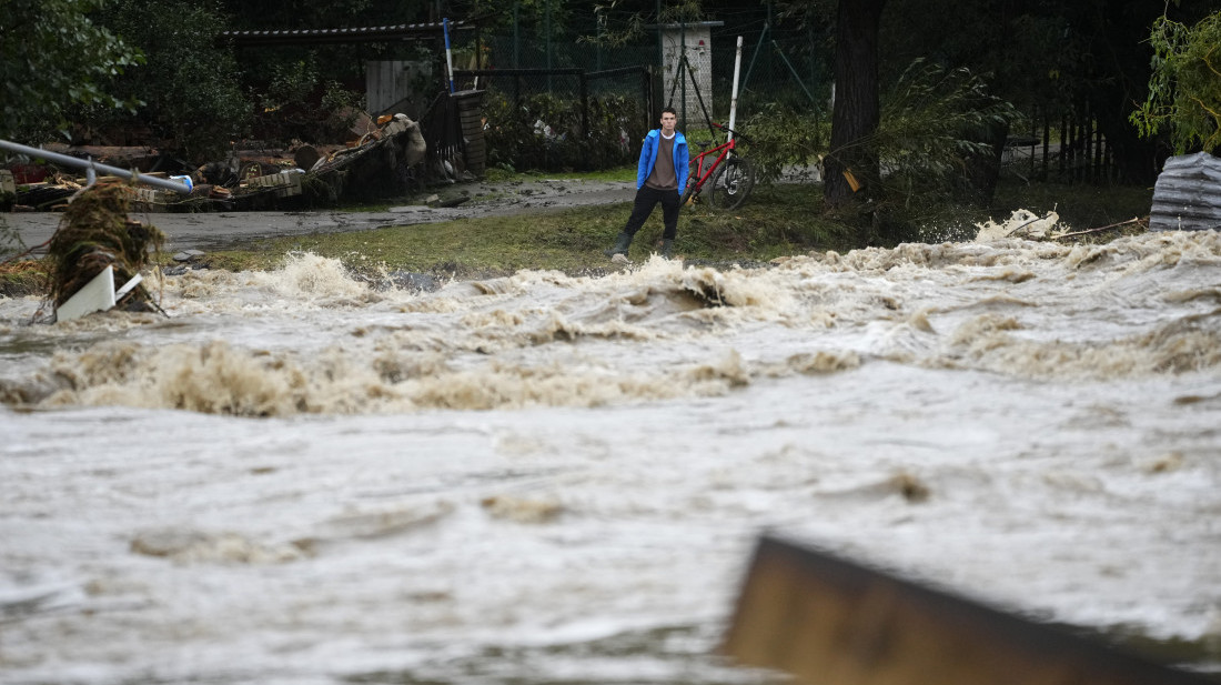 Poplave u Češkoj odnele prvu žrtvu: Pronađeno telo žene, sedam osoba nestalo