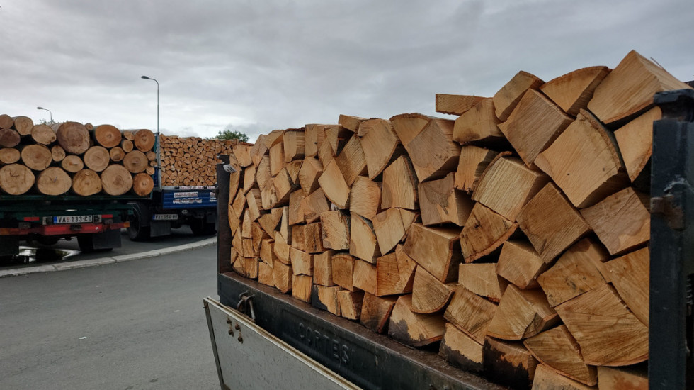 "Srbijašume": Kubik drva 50 odsto jeftiniji, za najugroženije cena 2.900 dinara