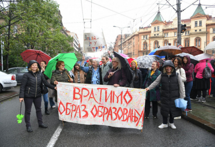 (FOTO/VIDEO) Protest prosvetara: Očekuju nove pregovore, od zahteva ne odustaju