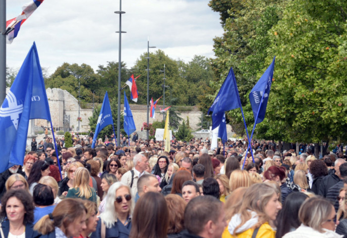 Prosvetari protestovali u 20 gradova, Vladi dat rok od dve nedelje da ispuni zahteve