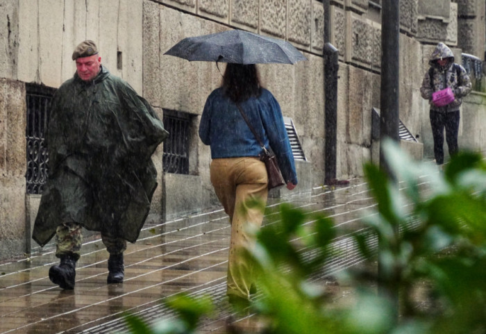 Oblačno i hladnije sa kišom i lokalnim pljuskovima, najviša temperatura 18 stepeni