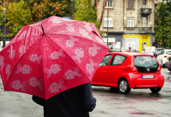 Osetno hladnije, ali i dalje toplo, do 23 stepena: Ujutru kiša i pljuskovi, razvedravanje poslepodne