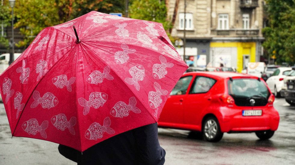 Osetno hladnije, ali i dalje toplo, do 23 stepena: Ujutru kiša i pljuskovi, razvedravanje poslepodne