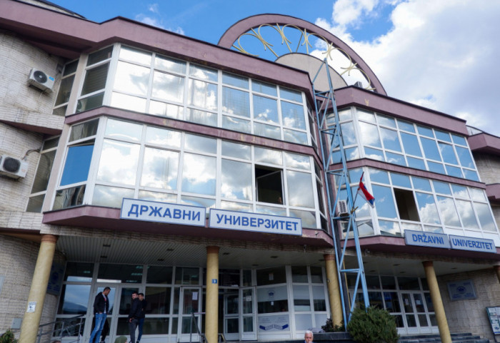 Zaposleni i uprava ušli u zgradu Državnog univerziteta u Novom Pazaru, studenti tvrde da su izbačeni