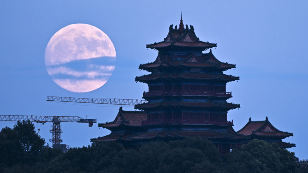(VIDEO) Kina otvorila najduže pokretne stepenice na svetu, prostiru se do visine od 242 metra