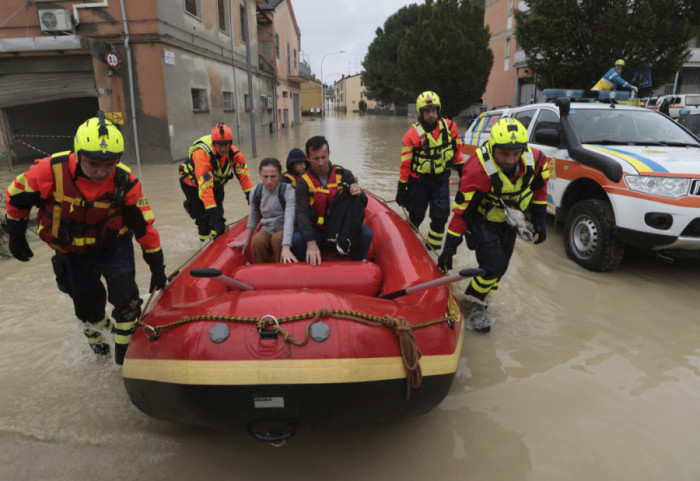 Poplave u Italiji: Evakuisano više od 1.000 ljudi, zatvorene škole, prekinut železnički saobraćaj