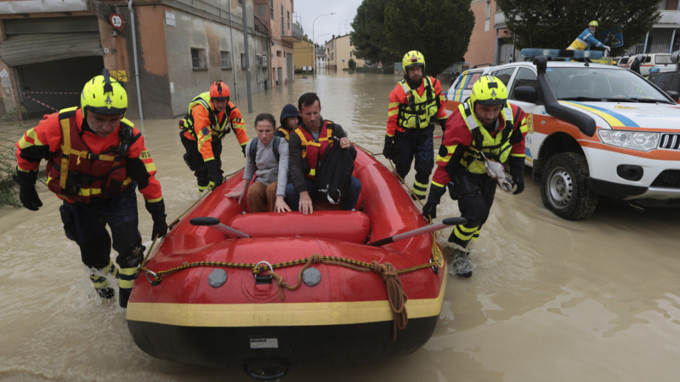 Poplave u Italiji: Evakuisano više od 1.000 ljudi, zatvorene škole, prekinut železnički saobraćaj