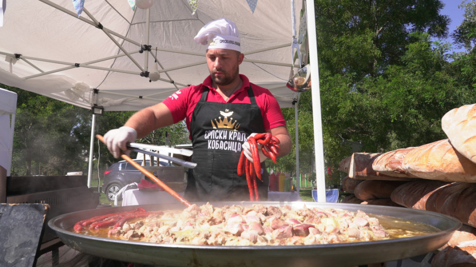 (FOTO) Gomboce, kurtoš, štrudle, kulen i paprikaš: Festival "Ukusi Vojvodine" vraća u detinjstvo