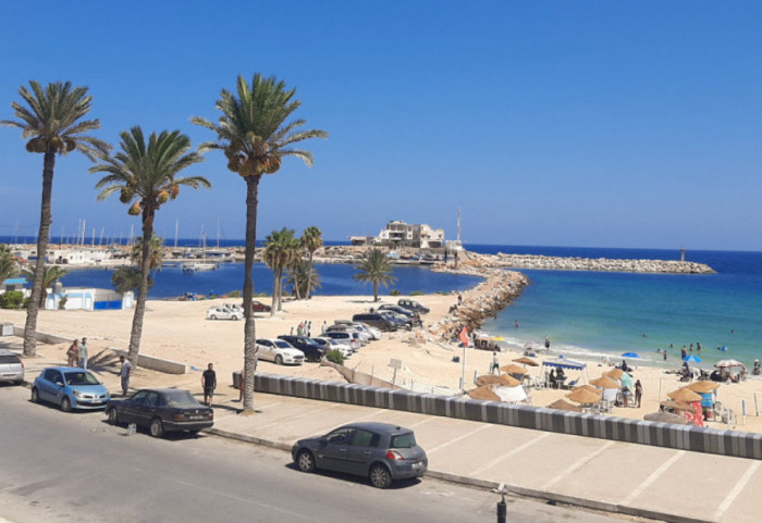 (FOTO) Letovanje u Tunisu: Policija na plaži, suveniri za dinar, cenkanje i Josip Broz Tito