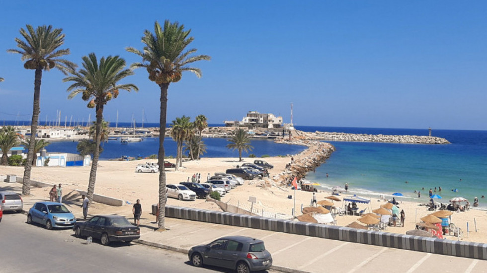 (FOTO) Letovanje u Tunisu: Policija na plaži, suveniri za dinar, cenkanje i Josip Broz Tito