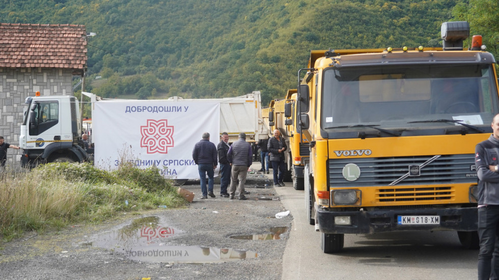 Kilometarske kolone kamiona na administrativnom prelazu Merdare: Rigorozna kontrola carine