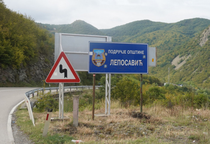 Prekrečeni grafiti i murali u Leposaviću