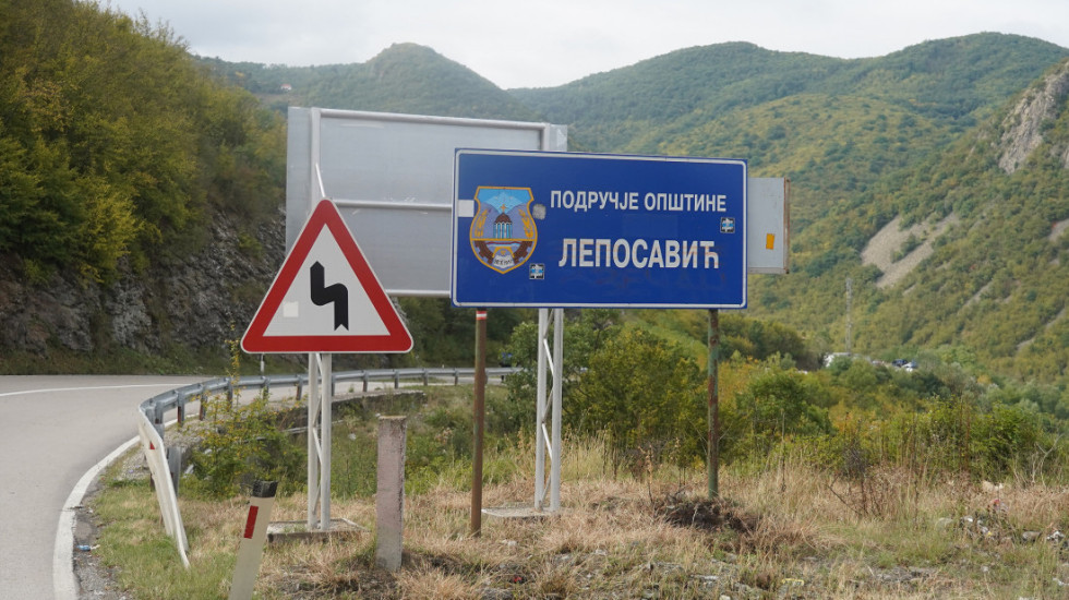Prekrečeni grafiti i murali u Leposaviću