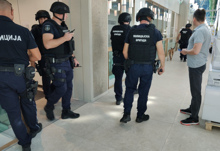 (FOTO) Deo Sava centra bio evakuisan zbog dojave o bombi