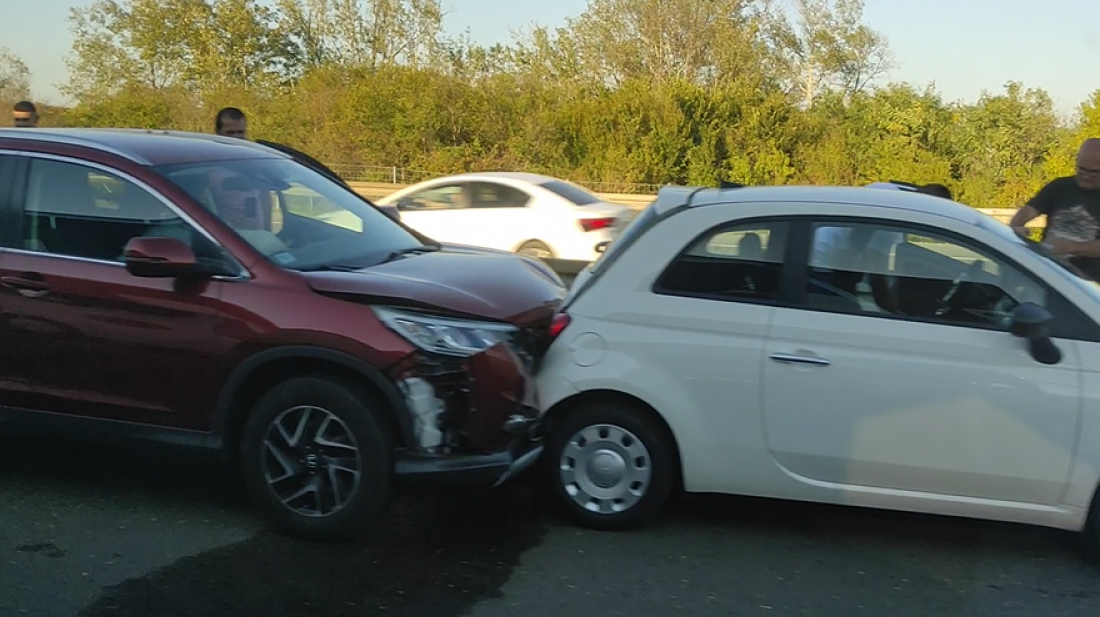 Motociklista poginuo na auto-putu kod Krnjeva, nakon toga i lančani sudar osam vozila