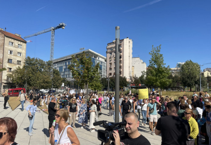 Protest na Slaviji pod sloganom "Javna dobra su vrednost, a ne roba" protiv privatizacije ključnih državnih sistema
