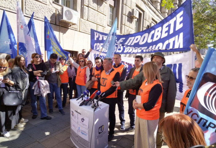 (VIDEO) Prosvetari nakon sastanka sa premijerom: Nema dogovora s Vladom, u sredu protest i obustava nastave