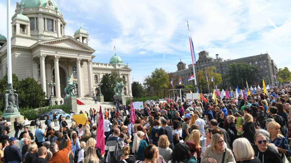 (FOTO/VIDEO) Poruka prosvetara sa protesta: Sad smo na "velikom odmoru", videćemo hoće li biti "trećeg školskog časa"