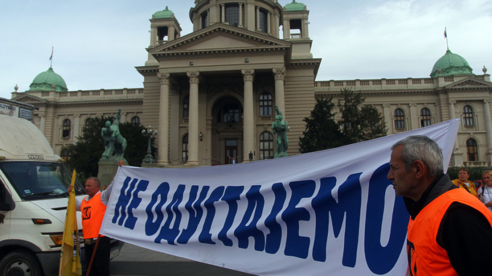 Prosvetnim radnicima iz Niša otkazan prevoz na proteste u Beograd