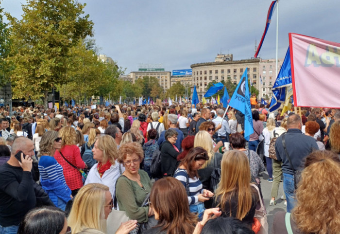 Arhiv javnih skupova: U protestnoj šetnji do Vlade Srbije učestvovalo više od 6.000 prosvetnih radnika