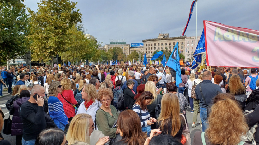 Arhiv javnih skupova: U protestnoj šetnji do Vlade Srbije učestvovalo više od 6.000 prosvetnih radnika