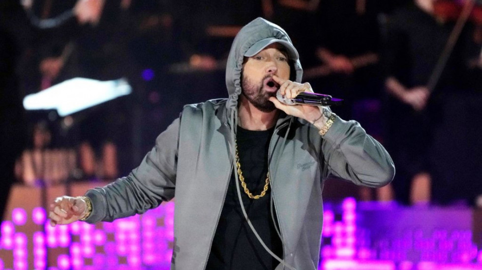 (VIDEO) Eminem u spotu za novu pesmu objavio da će postati deda