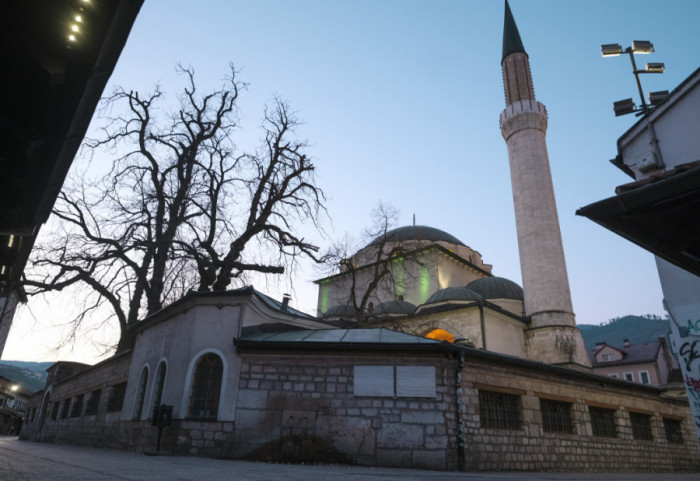 Srušio se deo fasade u centru Sarajeva