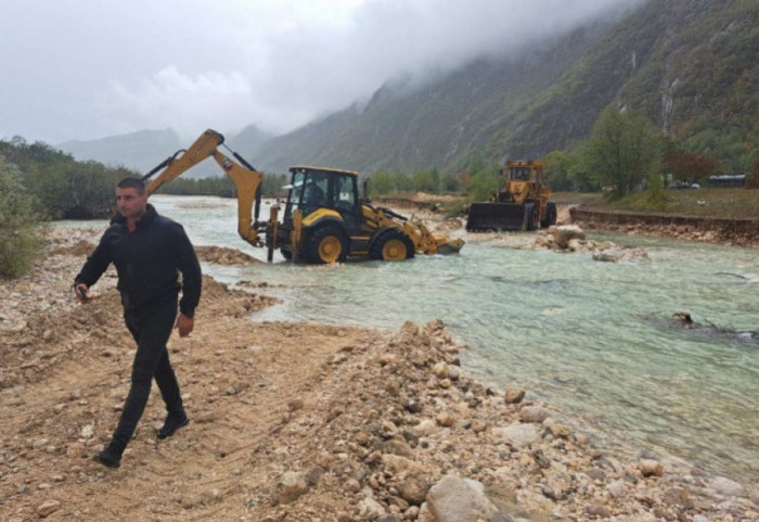 (FOTO/VIDEO) Evakuacija turista u Šavniku: Danima odsečeni zbog obilnih padavina