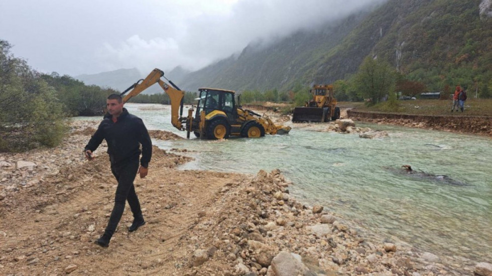 (FOTO/VIDEO) Evakuacija turista u Šavniku: Danima odsečeni zbog obilnih padavina