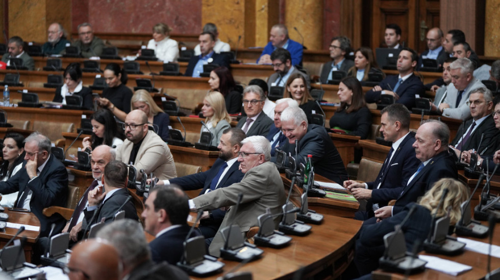 Opozicioni poslanici kažnjeni umanjenjem plata: Skupštinski odbor usvojio ostavku Zagrađanina