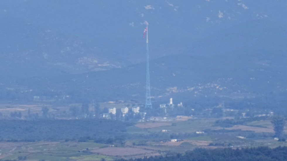 Provokacije traju mesecima: Severna Koreja poslala 100 balona sa smećem u Južnu Koreju