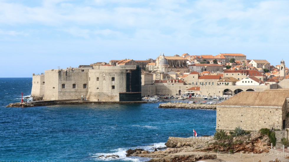 Sat parkinga u Dubrovniku košta 20 evra, automobilima bez posebne propusnice zabranjen ulazak u grad