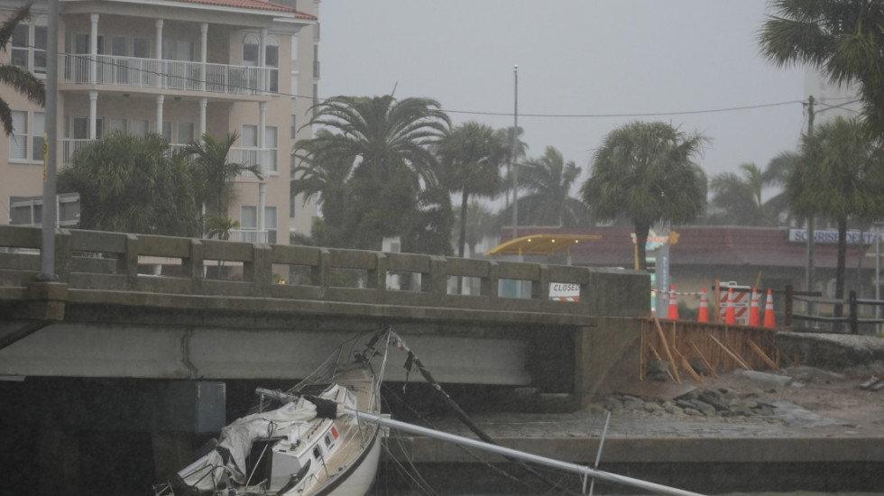 (FOTO/VIDEO) "Nalazite se u životnoj opasnosti": Uragan Milton izazvao dva tornada, milioni se evakuišu