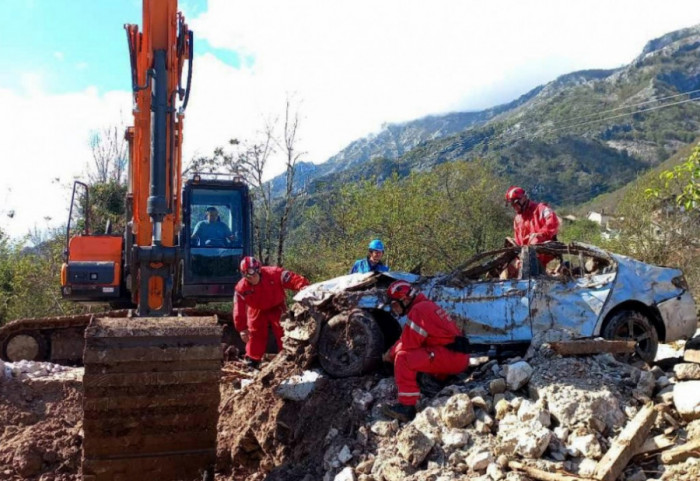 Vraćaju se spasioci iz Srbije angažovani u BiH nakon katastrofalnih bujičnih poplava i klizišta