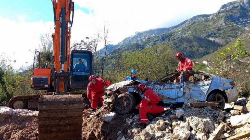 Vraćaju se spasioci iz Srbije angažovani u BiH nakon katastrofalnih bujičnih poplava i klizišta