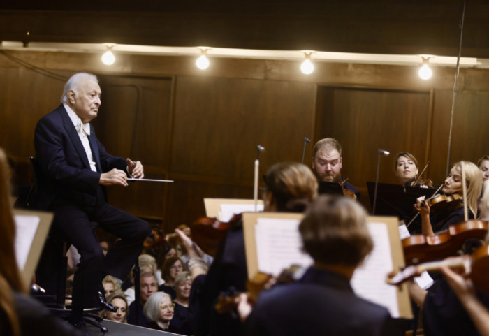 (FOTO) Burni aplauzi i ovacije na Kolarcu za čuvenog dirigenta Zubina Mehtu i Beogradsku filharmoniju