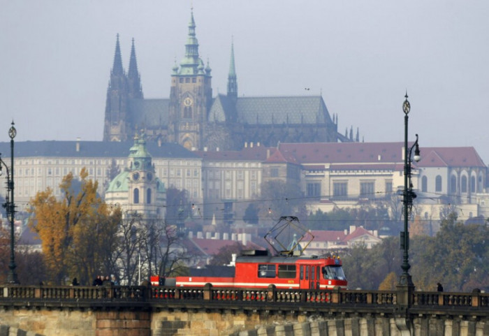 Grad Prag zabranio turističkim agencijama noćne posete pabovima