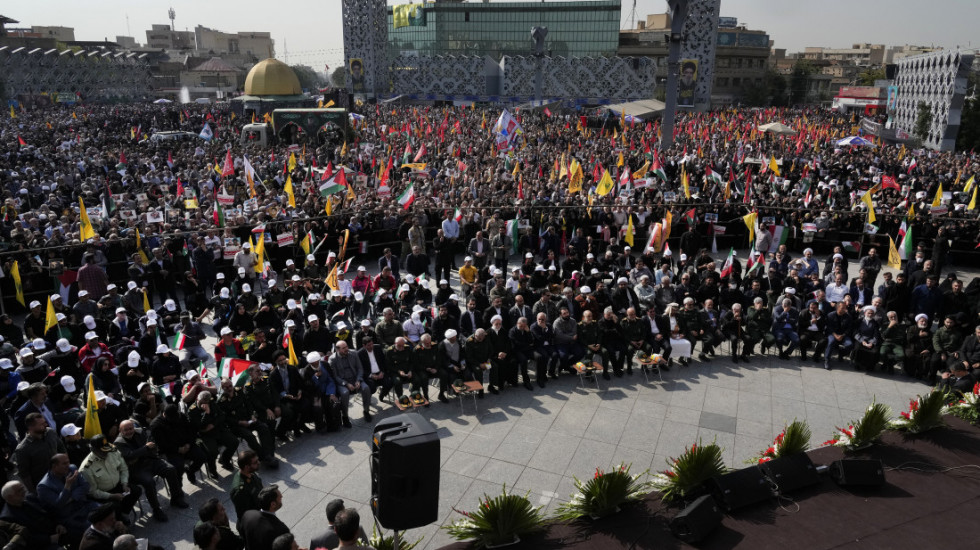 Veliki broj vođa iranske Revolucionarne garde na sahrani generala poginulog u izraelskom napadu