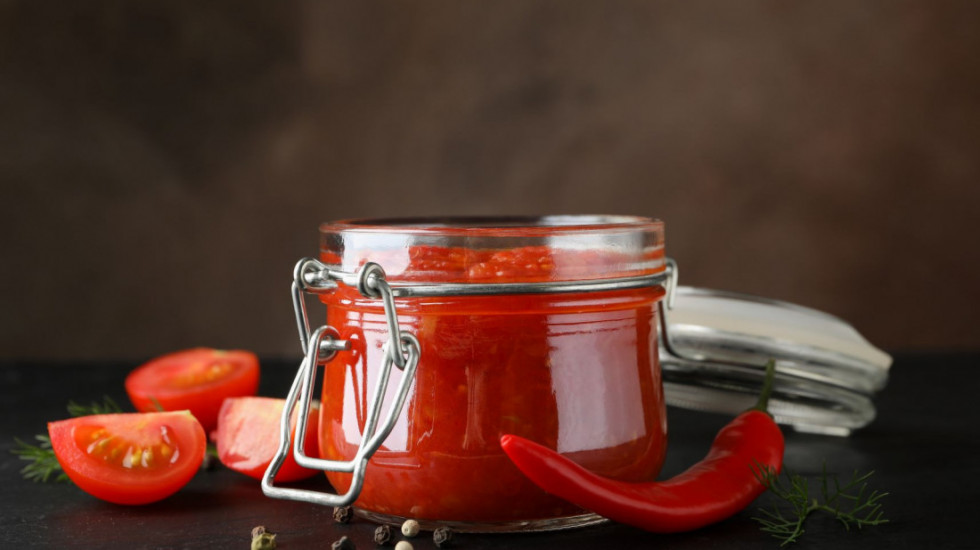 Ajvar Bakina tajna povučen sa tržišta, zbog mogućnosti prisustva stranog tela