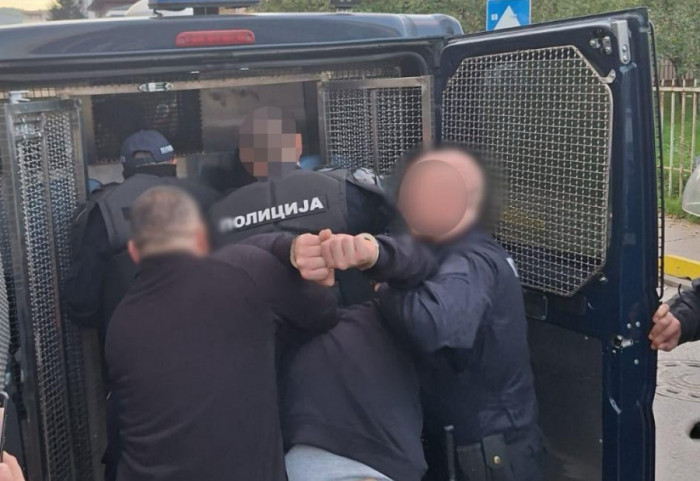 (FOTO/VIDEO) Sukob navijača i policije u Novom Pazaru: Povređena četiri policajca, deset uhapšenih izgrednika