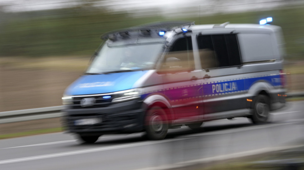 Trkački automobil u Poljskoj uleteo u publiku, povređeno 18 osoba