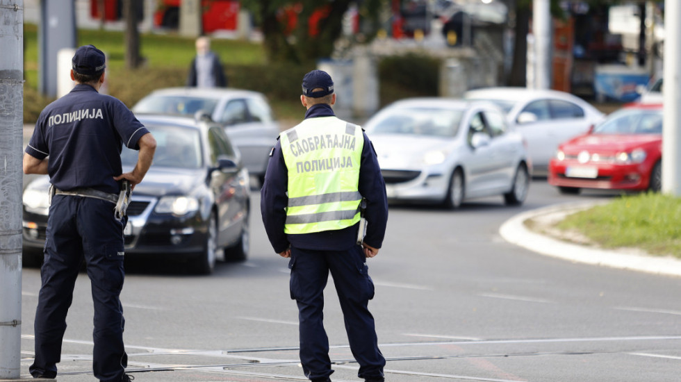 Policija oduzela vozilo nesavesnom vozaču: Vozio kombi bez vozačke dozvole, pa ostao bez njega